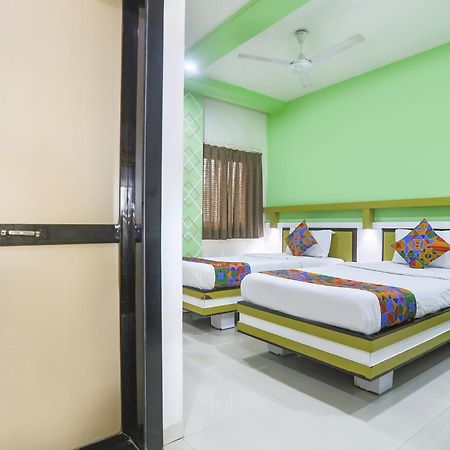 Hotel Merit 苏拉特 外观 照片